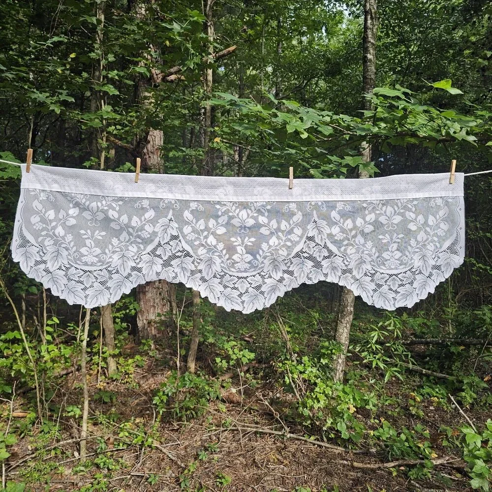 Vintage 1970s-80s White Floral Eyelet Lace Valance Scalloped Cottagecore Curtain